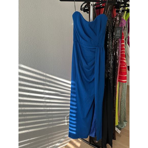 Katie May Pamela Gown in Ocean - Picture 2 of 8